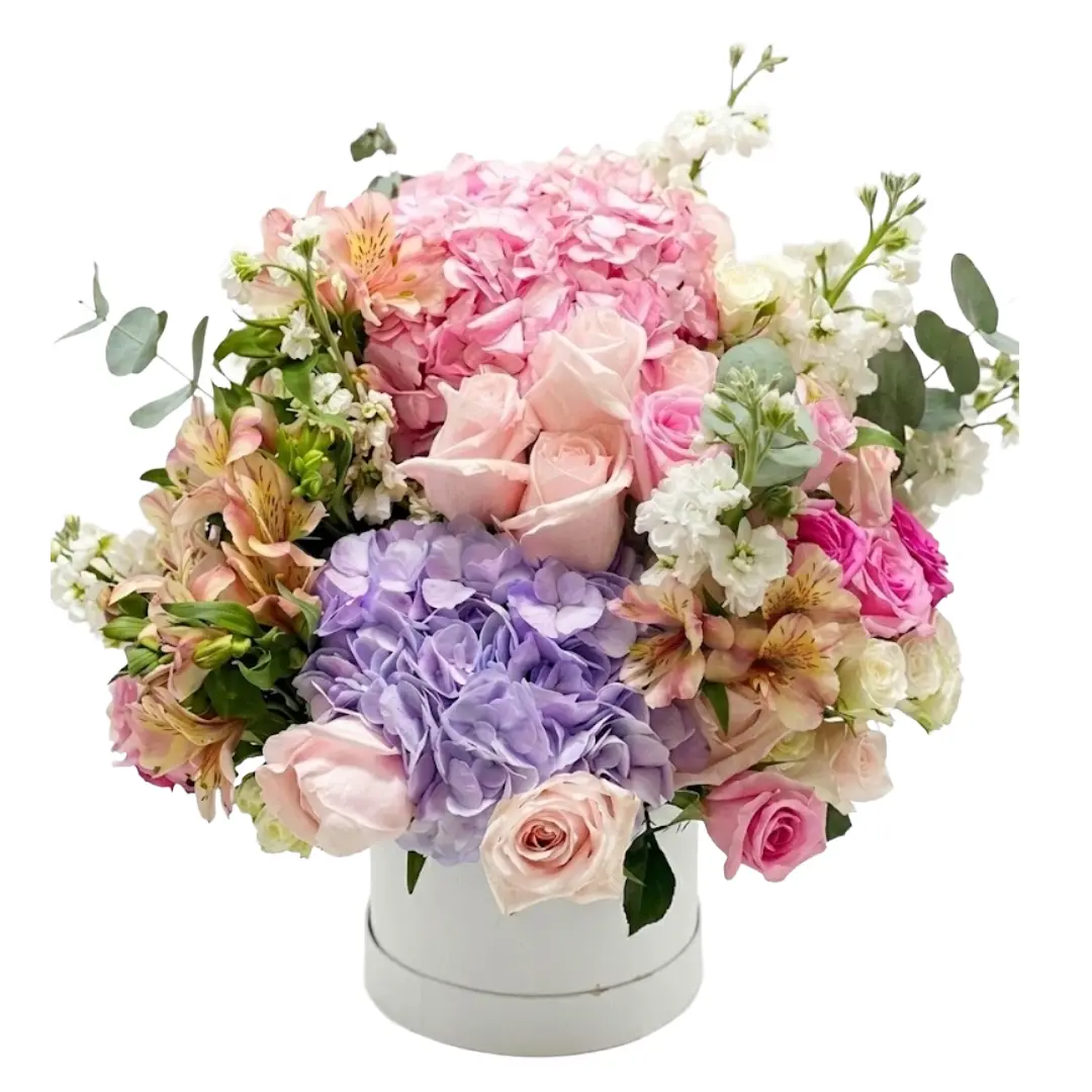 Ramo de flores con hortensias, rosas para cumpleaños en Guayaquil. - Floreria DIFIORI Guayaquil