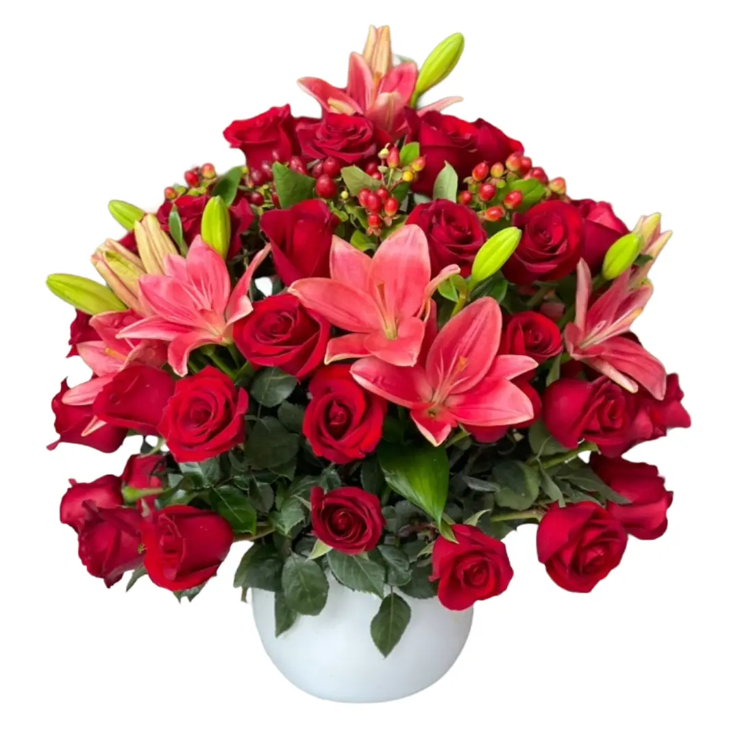 Ramo de 50 rosas rojas y lirios en Guayaquil - Floreria DIFIORI Guayaquil